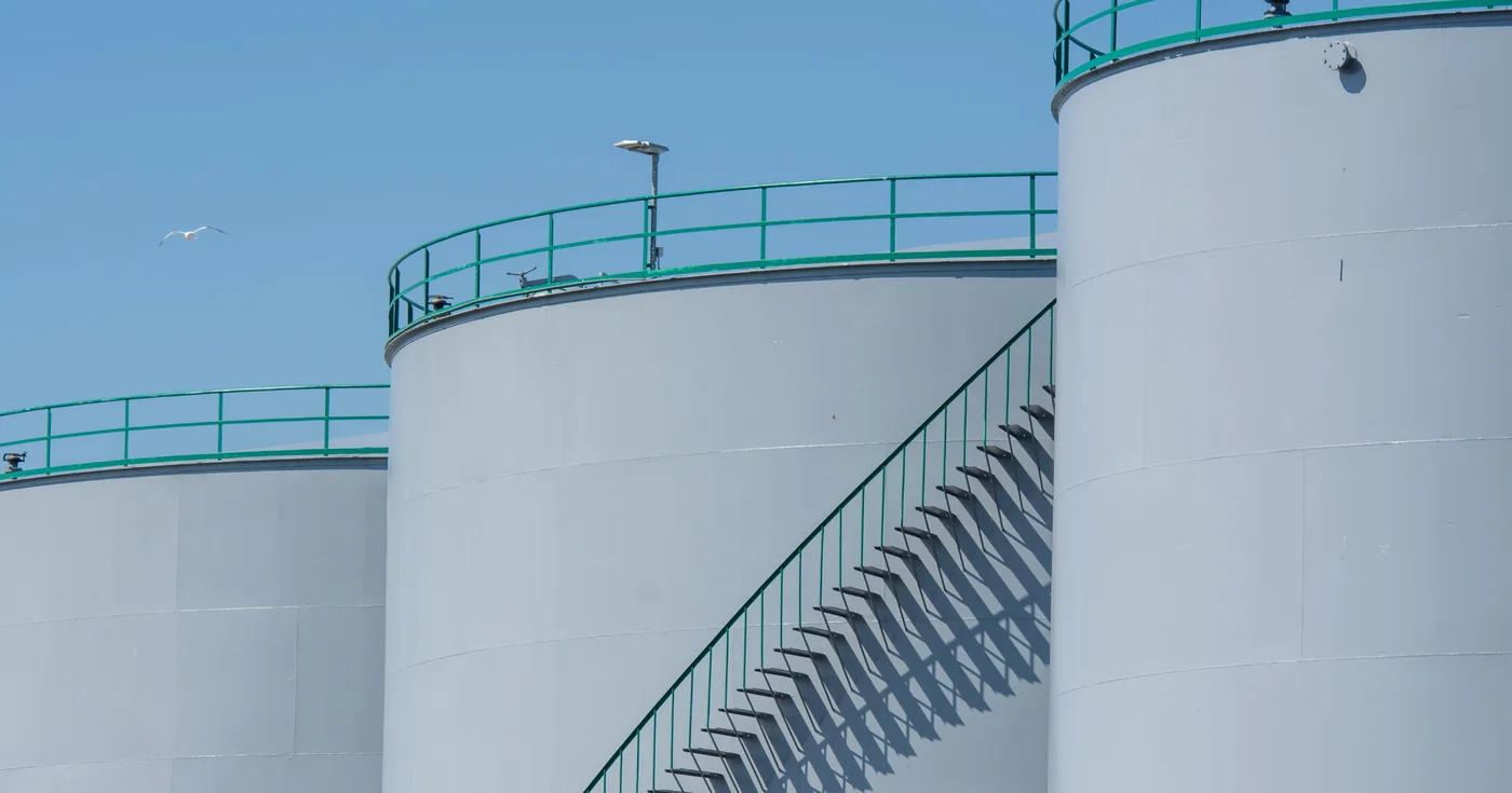 Tanques verticales de acero inoxidable para almacenamiento industrial