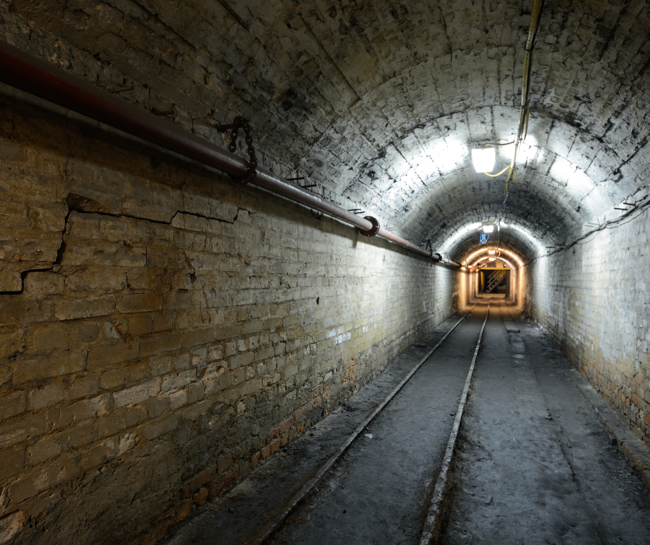 Interior de tunel minero